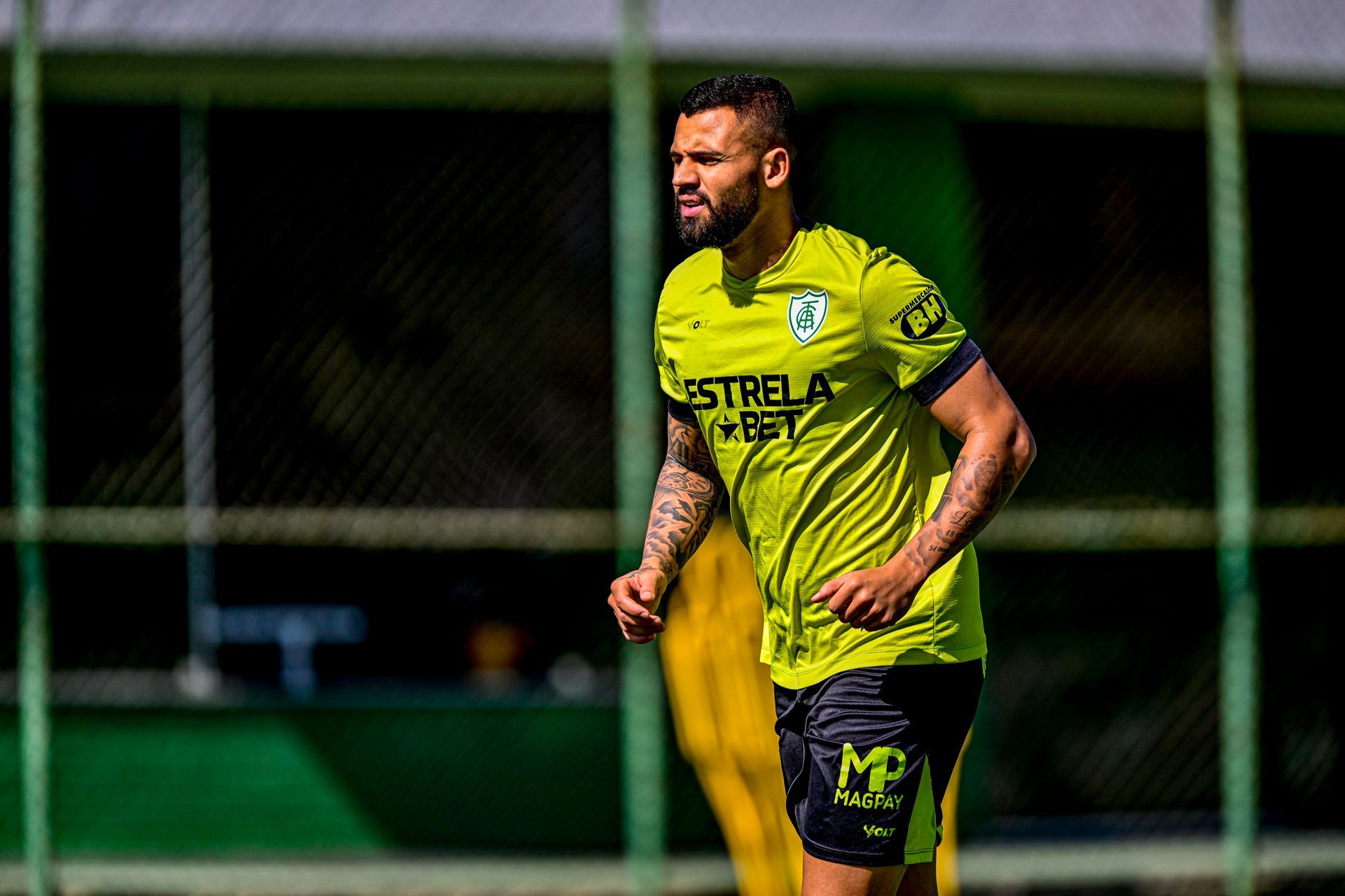 América acerta contratação do zagueiro Lucão