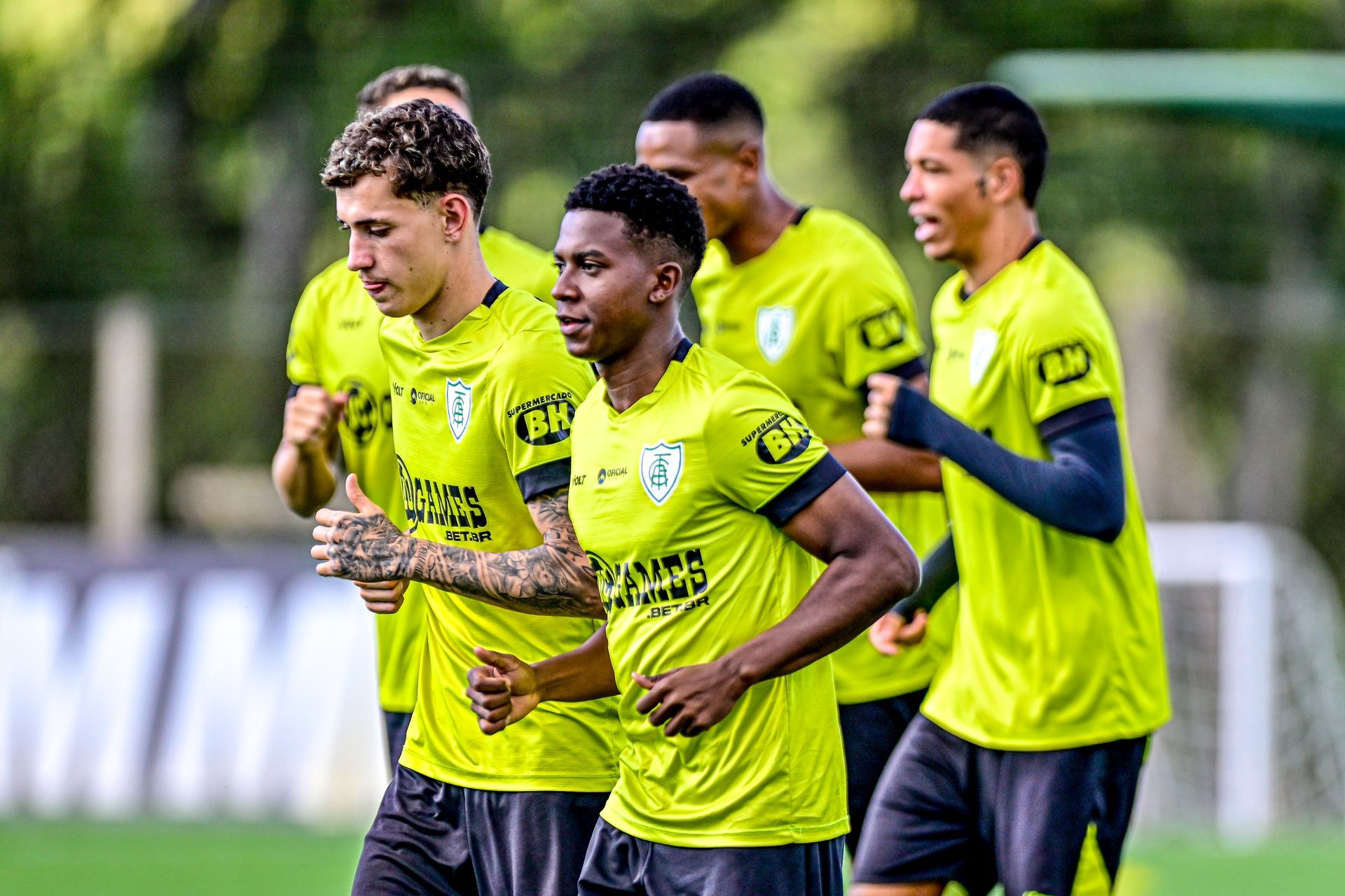 Elenco do Coelhão se reapresenta visando final do Mineiro