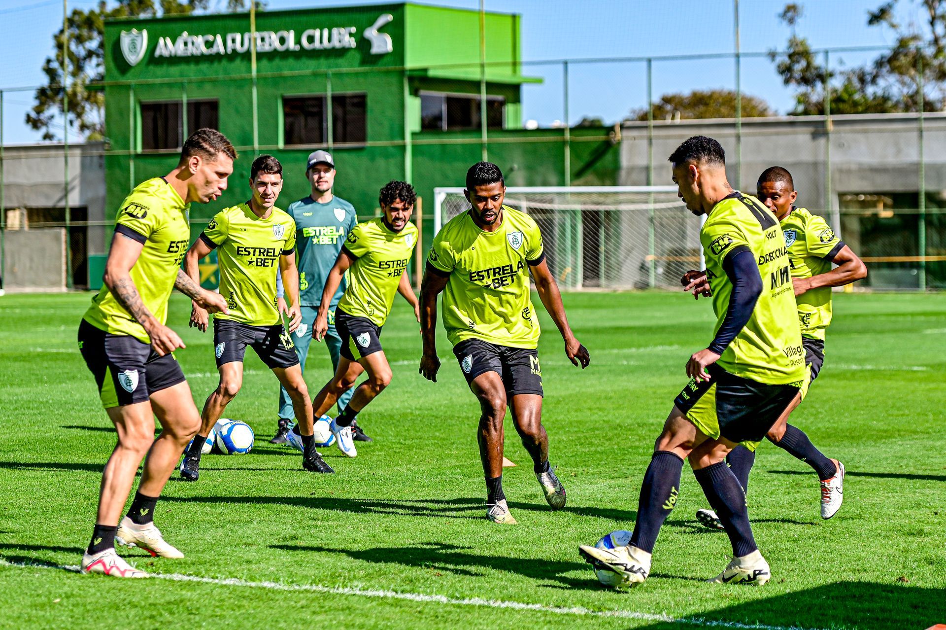 América fecha preparação de olho no Ceará