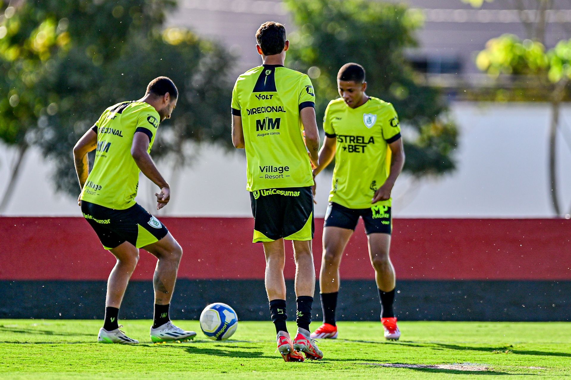 Visando a liderança, América encerra preparação para enfrentar o Goiás