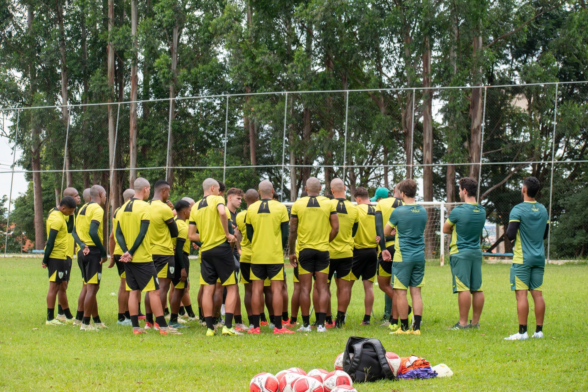 Meninos do Deca finalizam preparação em Salto-SP para estreia na Copinha 2025