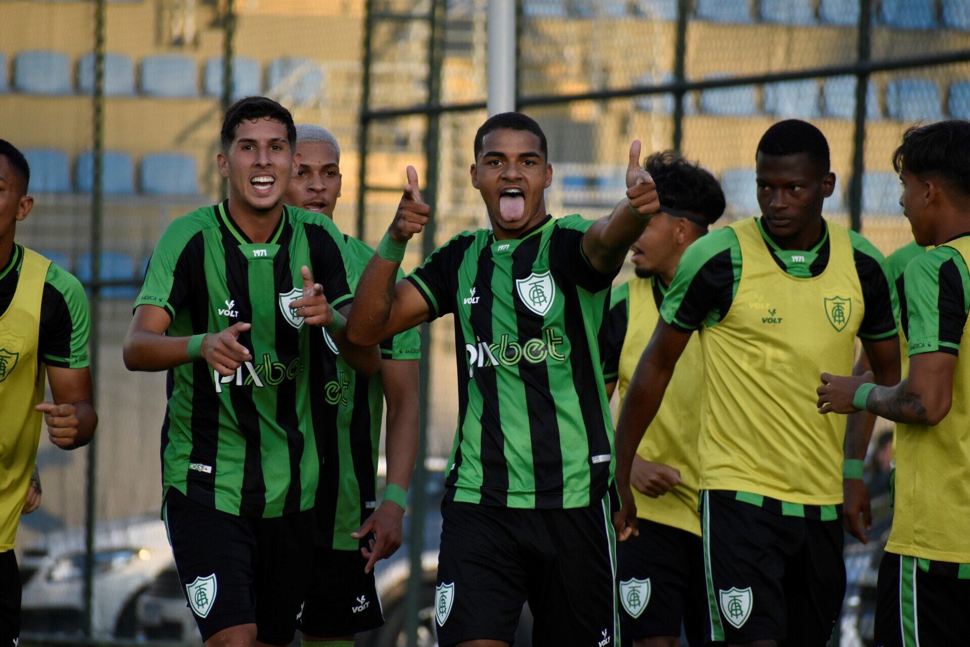 Coelhãozinho vence clássico e sai na frente na semifinal do Mineiro Sub-20