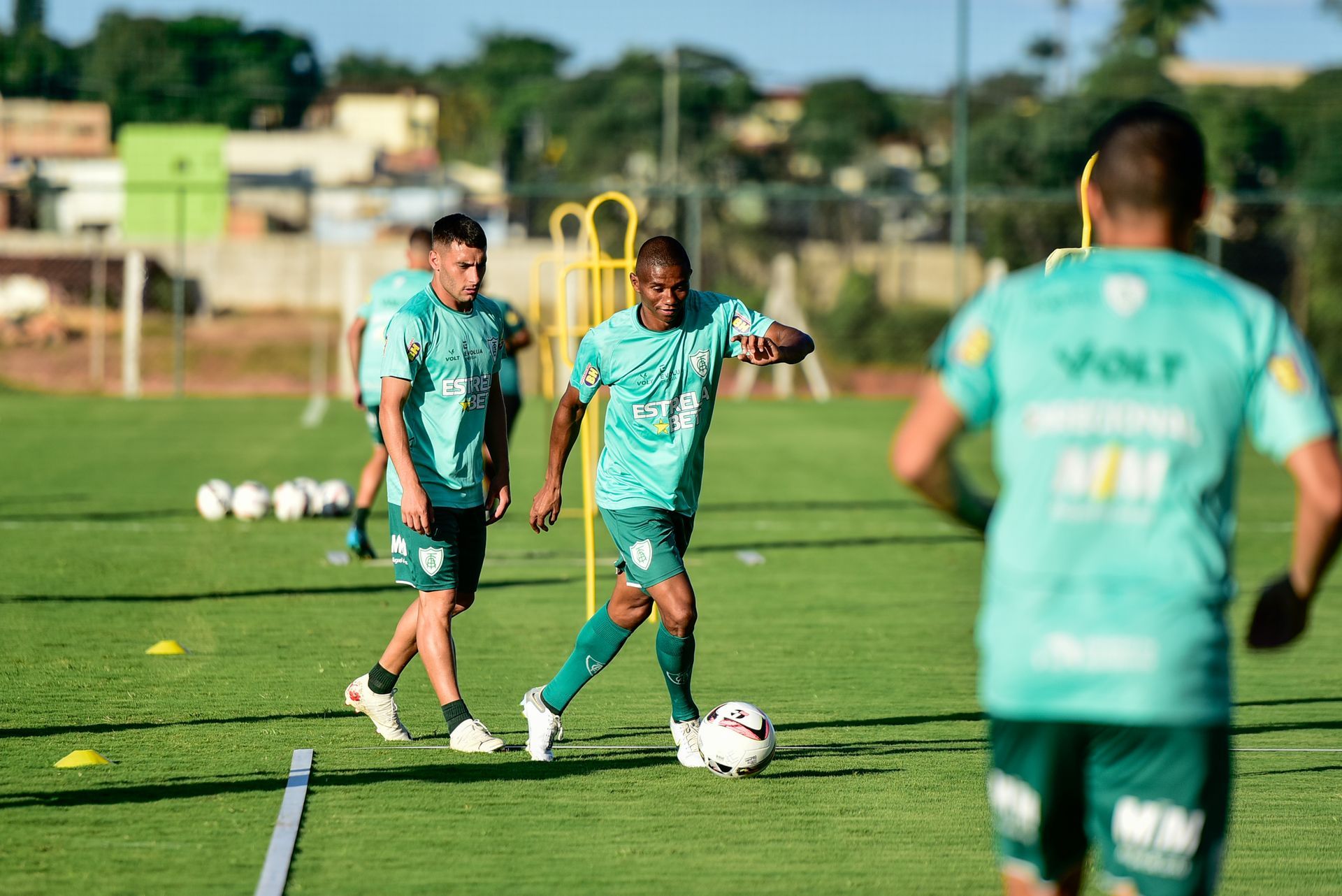 América inicia preparação para o clássico