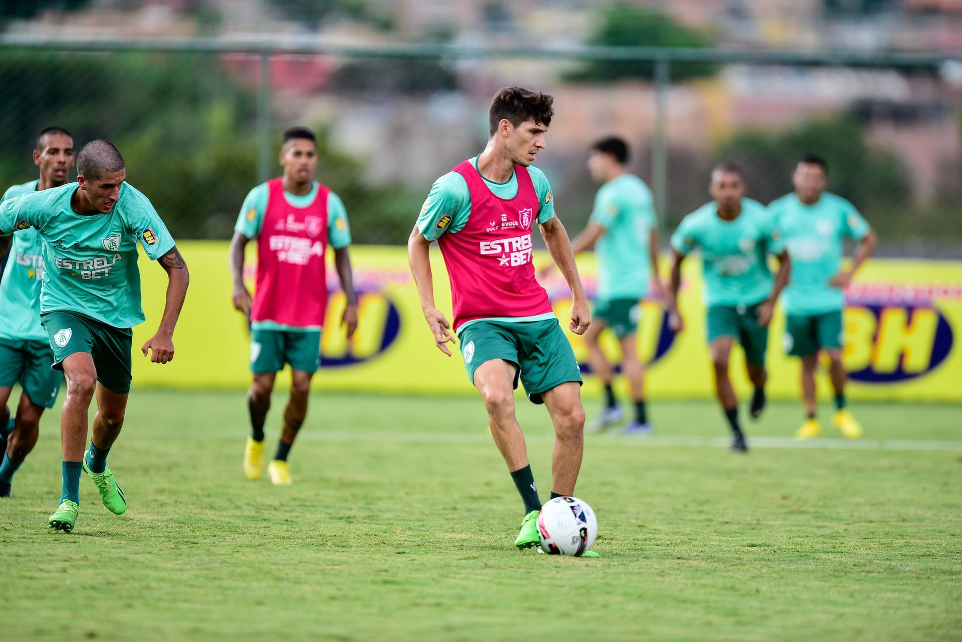 América começa preparação para jogo diante do Ipatinga