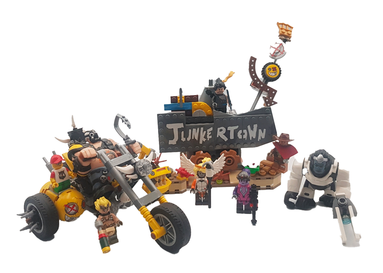 Ensemble LEGO Overwatch : Junkertown, avec une moto, un panneau et plusieurs figurines de personnages.