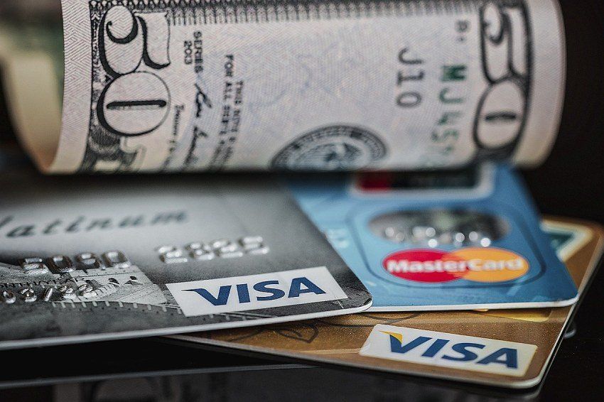 Is It Better To Use Cash Or Credit Cards?