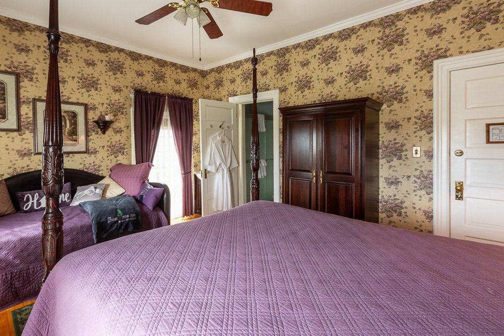 Victorian Violet Room