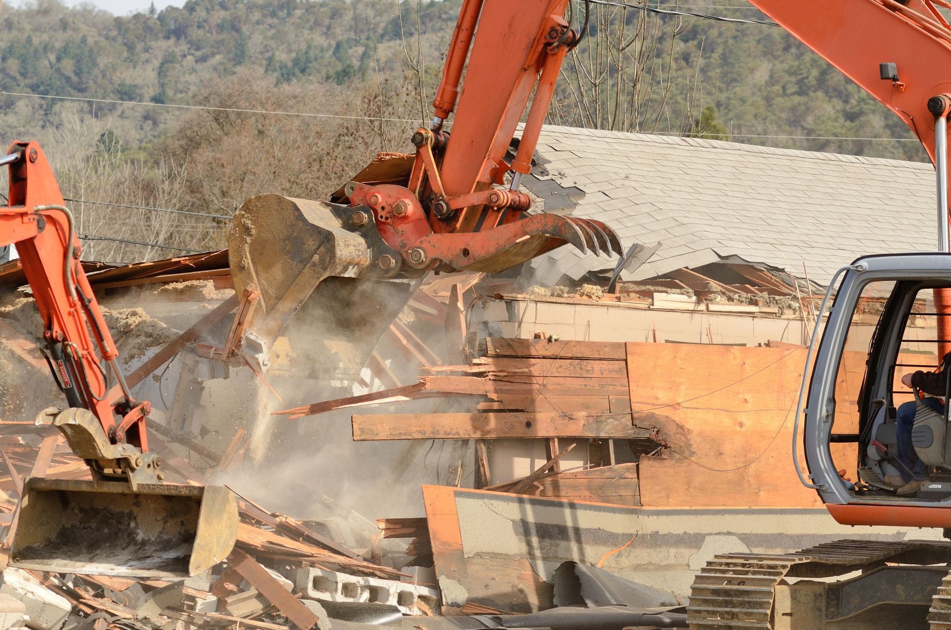track hoe excavator using claw thumb