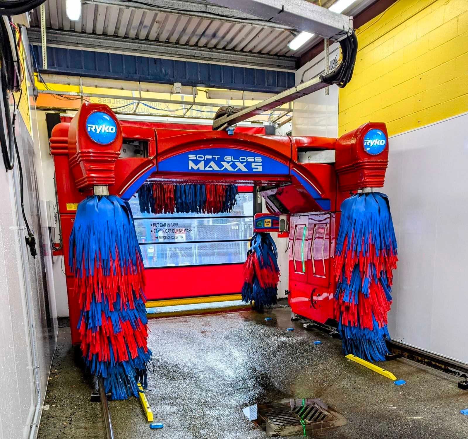 Uncle Ike's Car Wash soft touch carwash in seattle washington