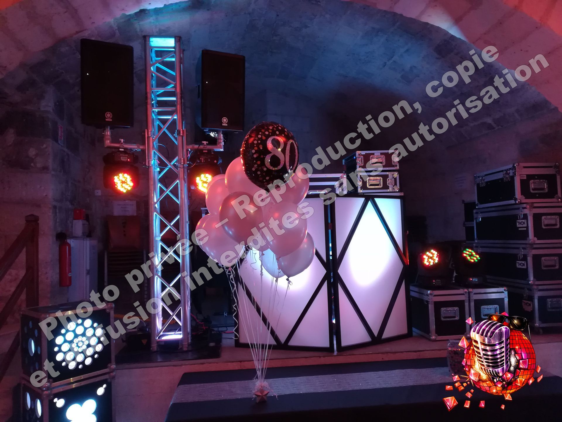 berzy le sec salle du chateau gothique soirée mariage anniversaire 
eclairage led decoratif jean eric dj animation