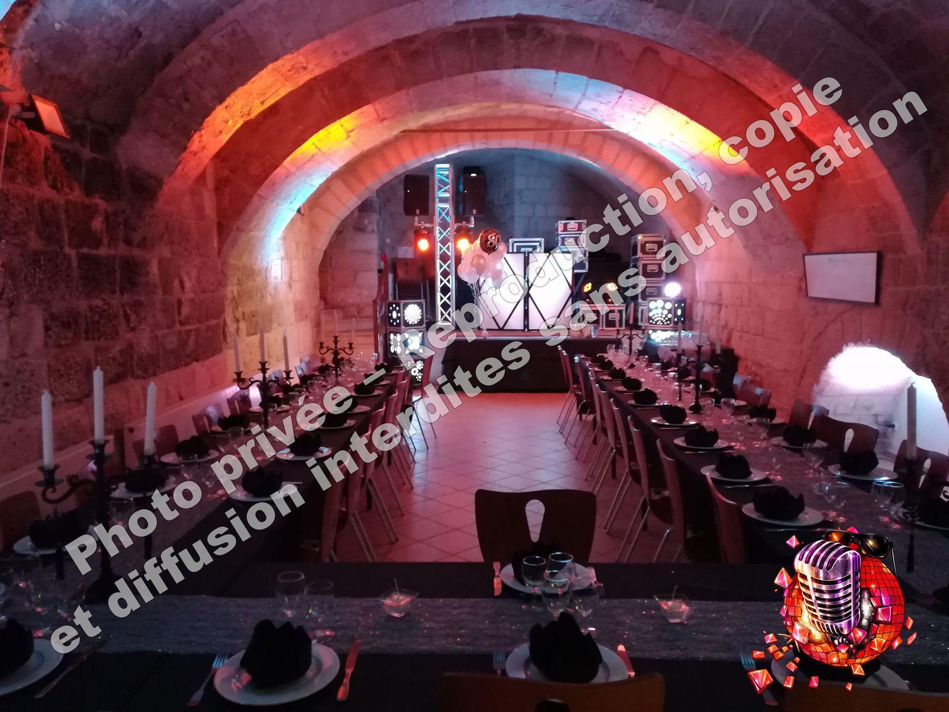 berzy le sec salle du chateau gothique soirée mariage anniversaire 
eclairage led decoratif jean eric dj animation