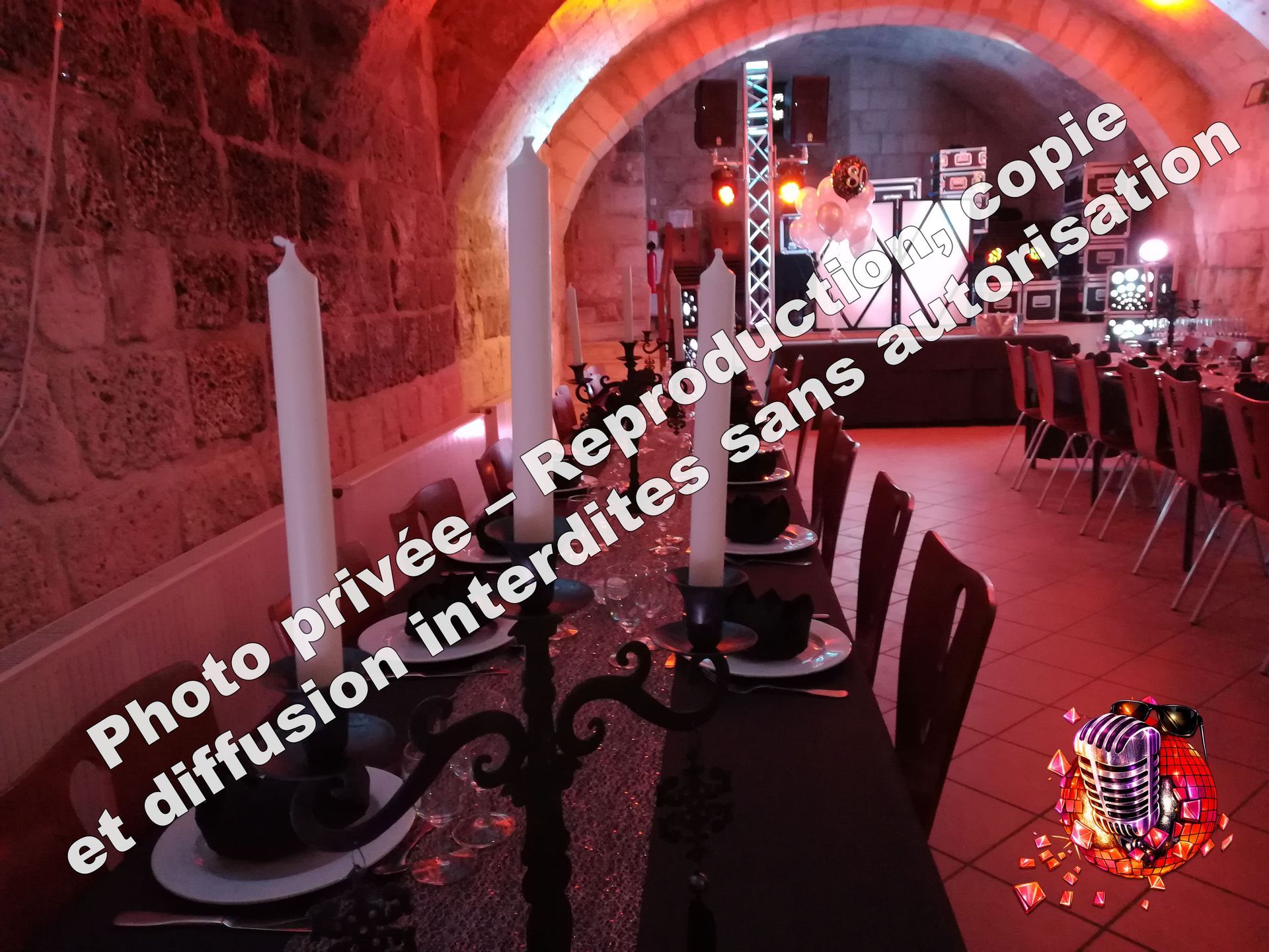 berzy le sec salle du chateau gothique soirée mariage anniversaire 
eclairage led decoratif jean eric dj animation