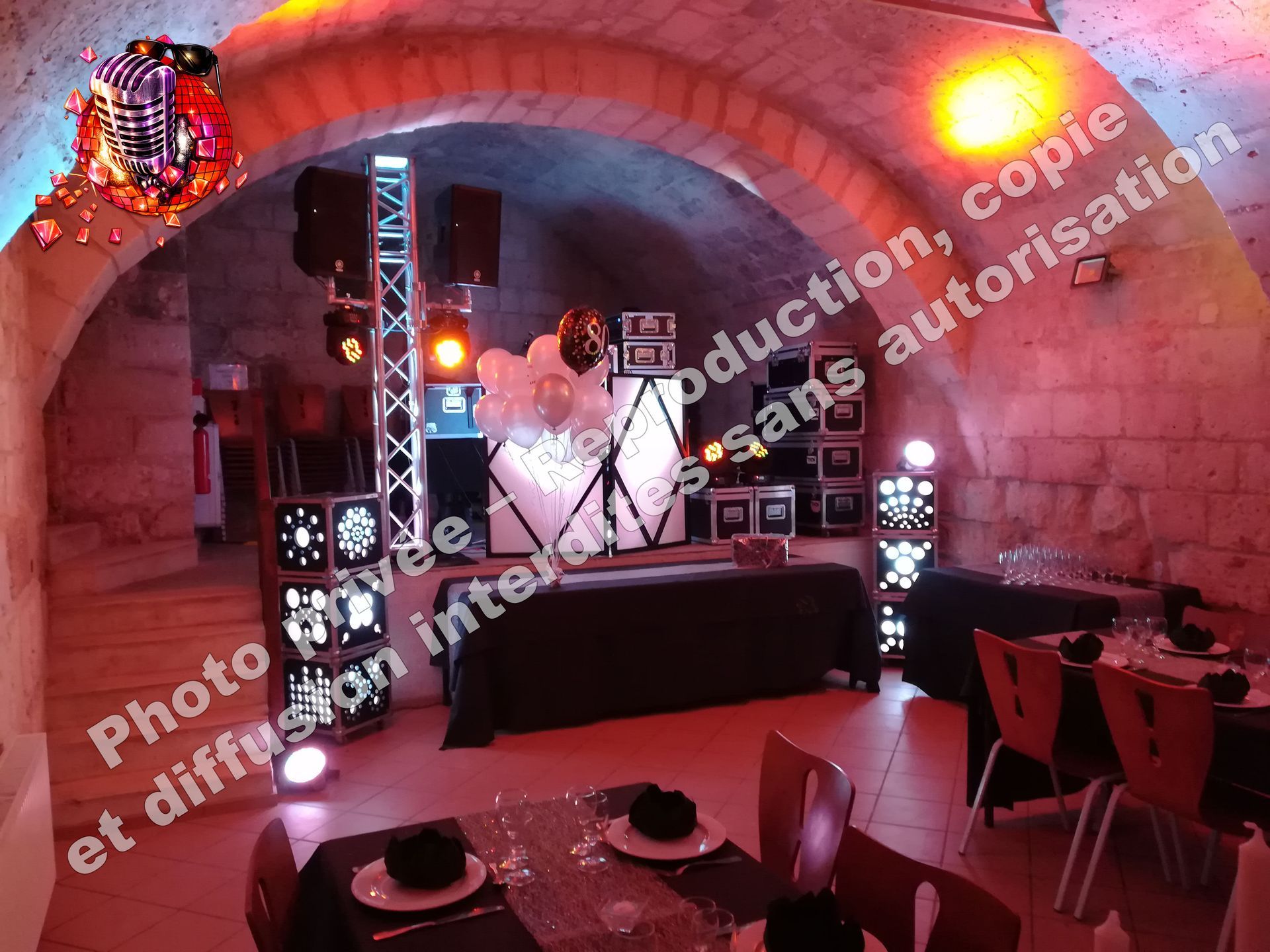 berzy le sec salle du chateau gothique soirée mariage anniversaire 
eclairage led decoratif jean eric dj animation