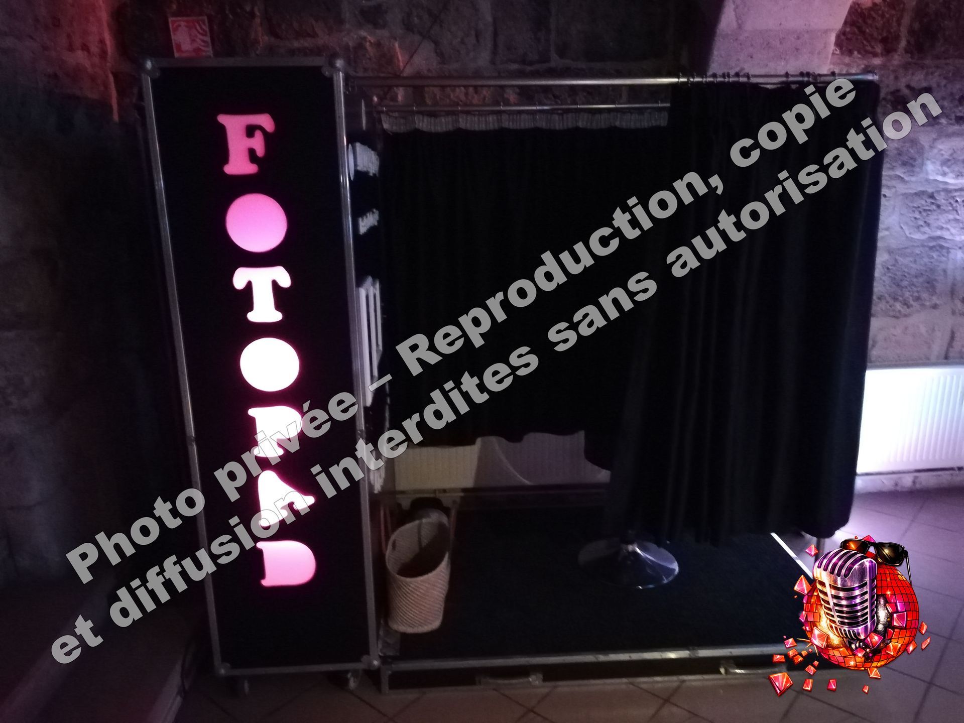 berzy le sec salle du chateau gothique soirée mariage anniversaire 
eclairage led decoratif jean eric dj animation borne à selfie photomaton festif