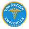 Blaues und gelbes Siegel mit Äskulapstab und dem Text „Von Ärzten Empfohlen“, empfohlen von Ärzten.