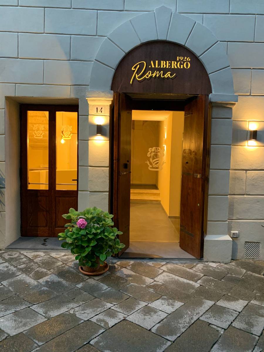 hotel entrance in Buonconvento