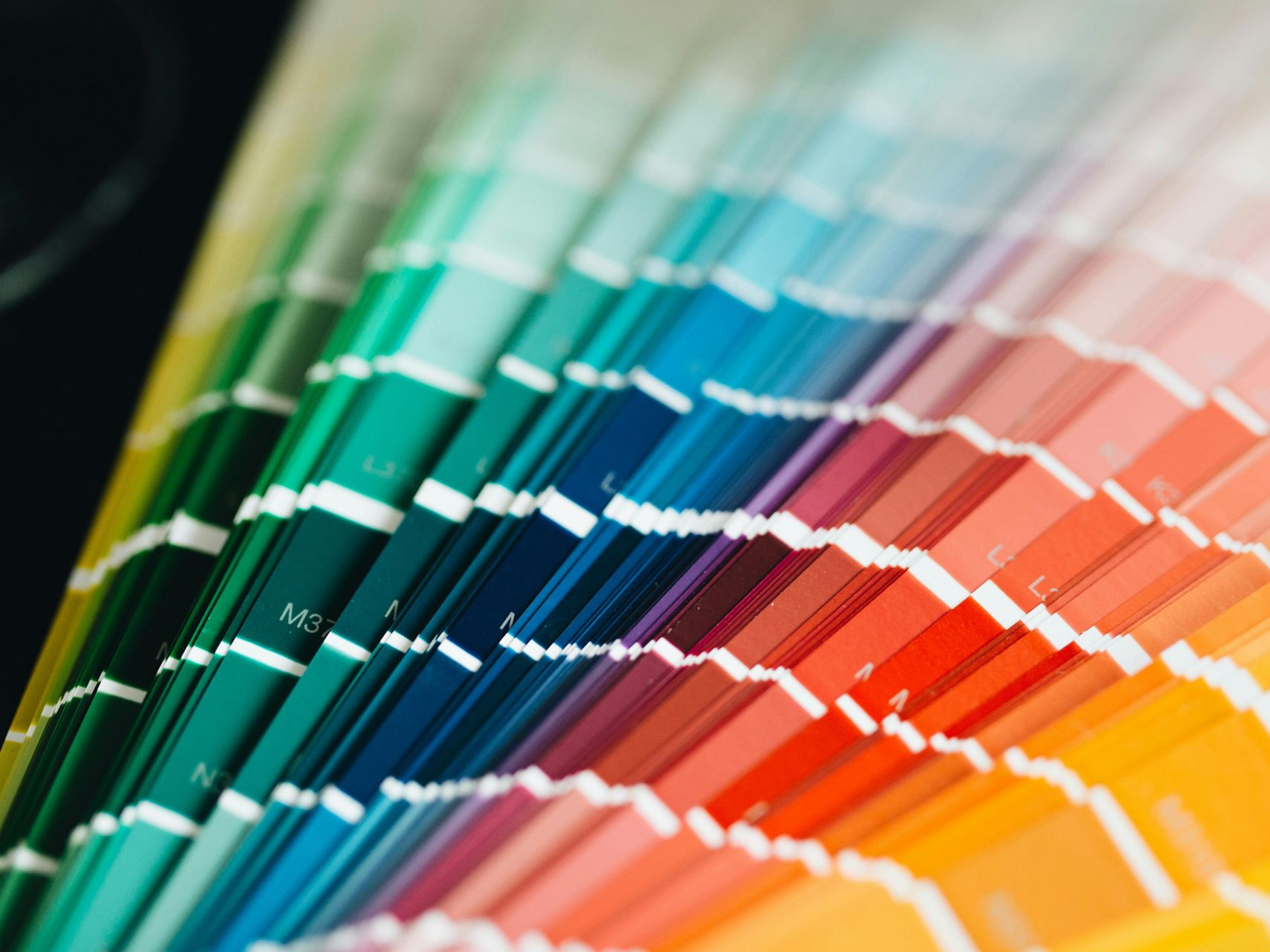 Color swatches fanned out, showing a gradient from green to orange.