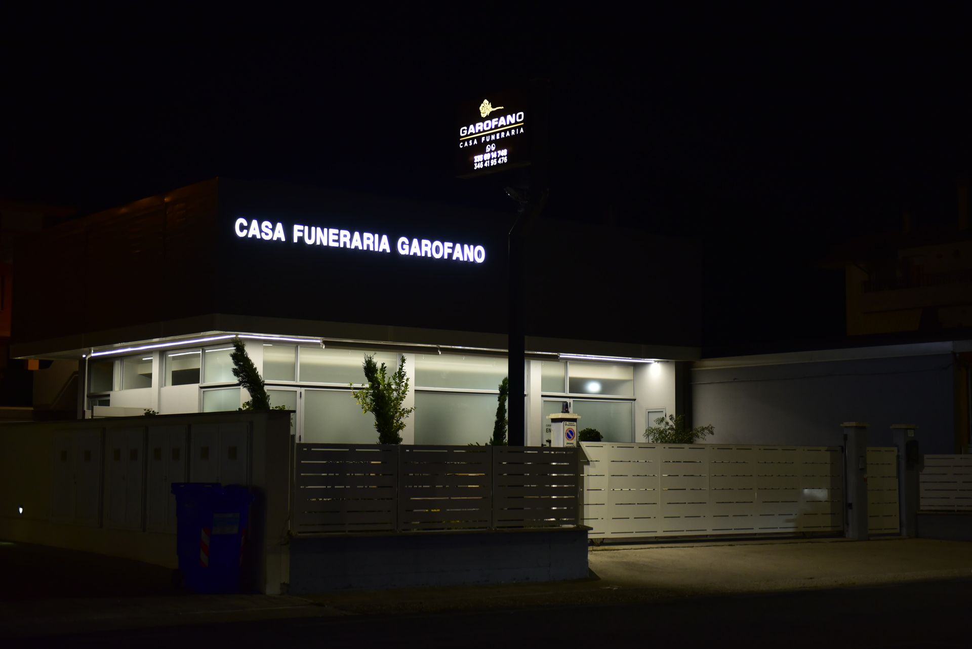 esterni cassa funeraria di notte