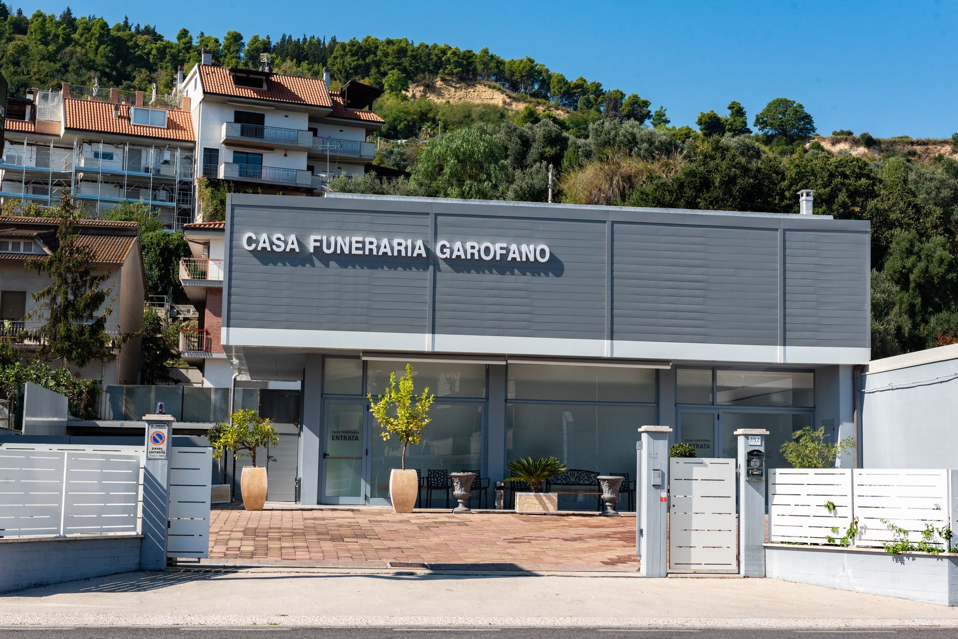 esterni casa funeraria