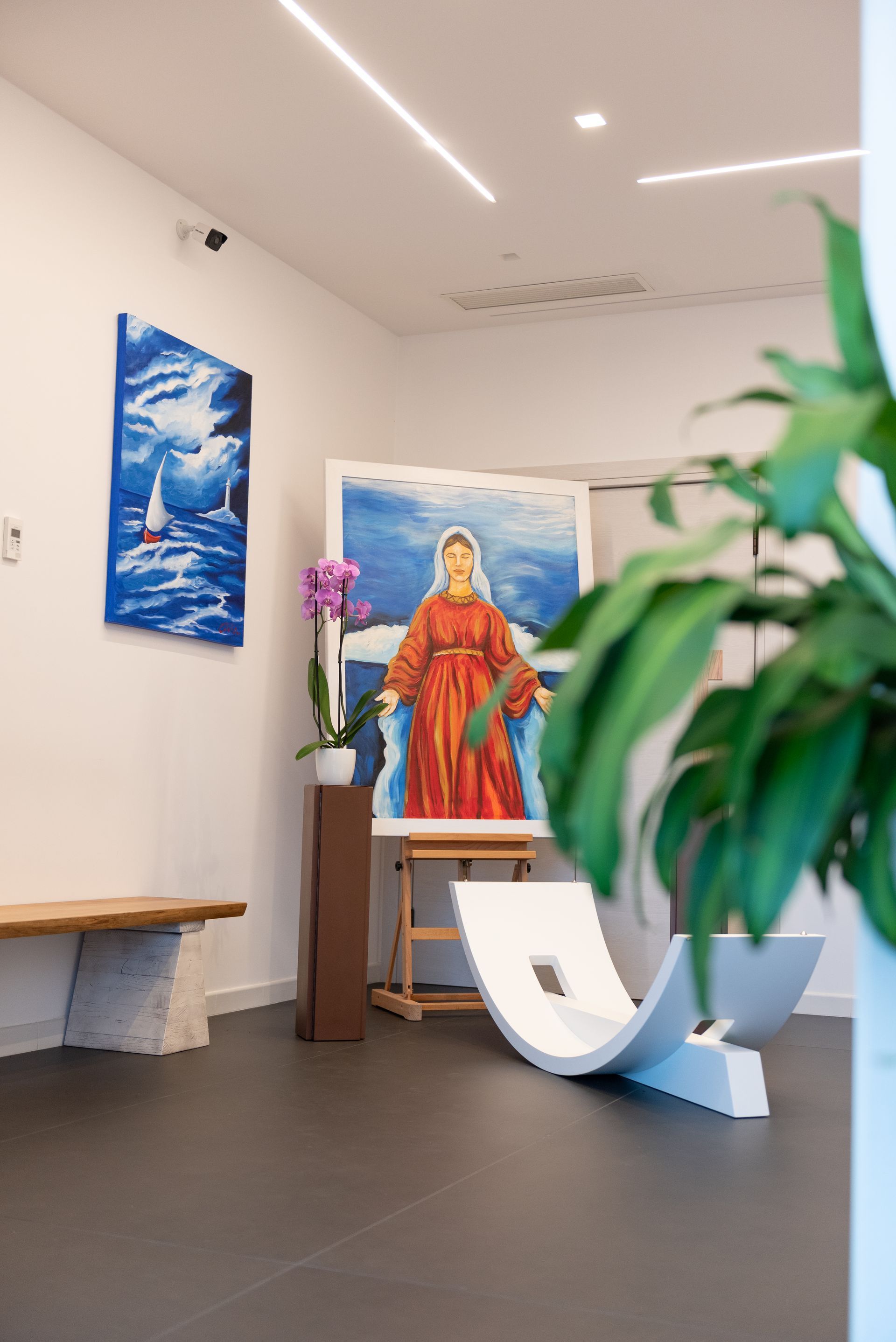 stanze interne di una casa funebre