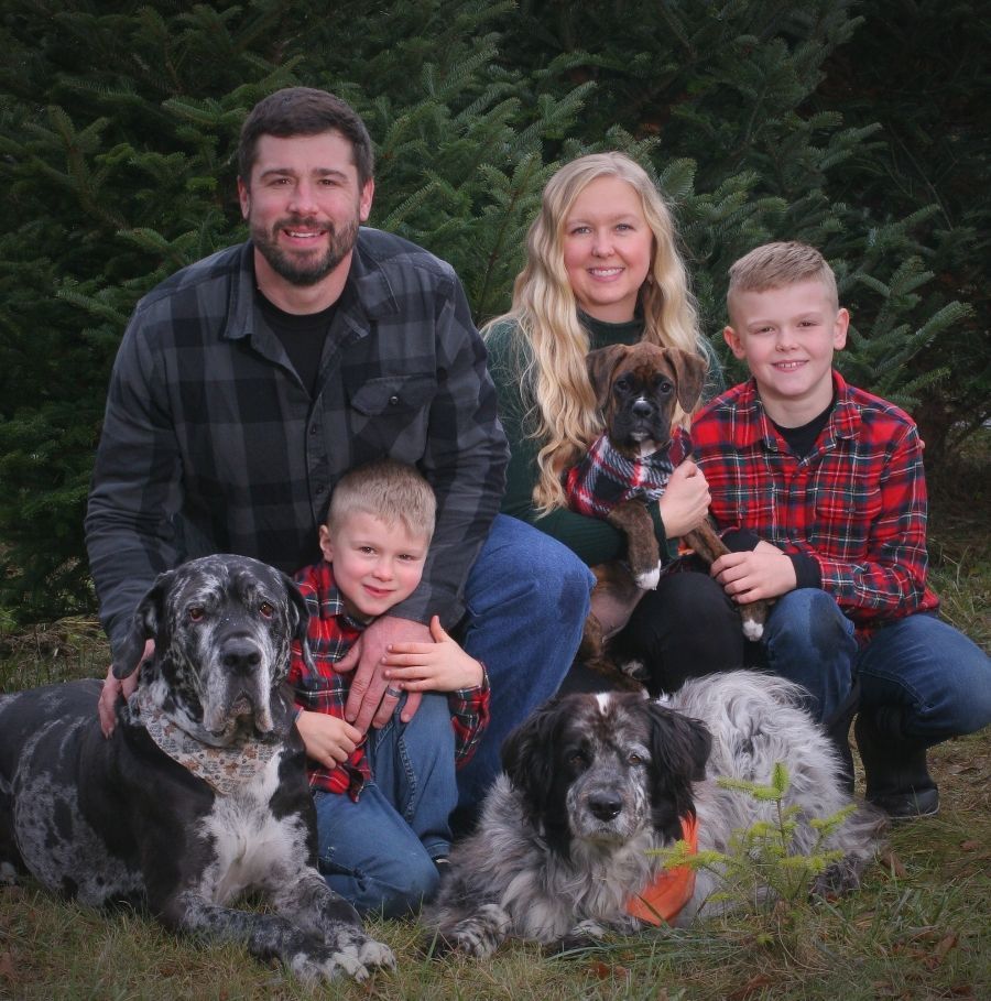 Jeff and Gillian Scarpino Jeff and Gillian Scarpino from Off the Beaten Trail with their two kids