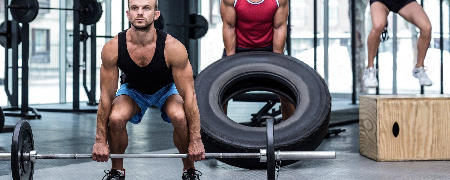 sollevamento pesi in palestra