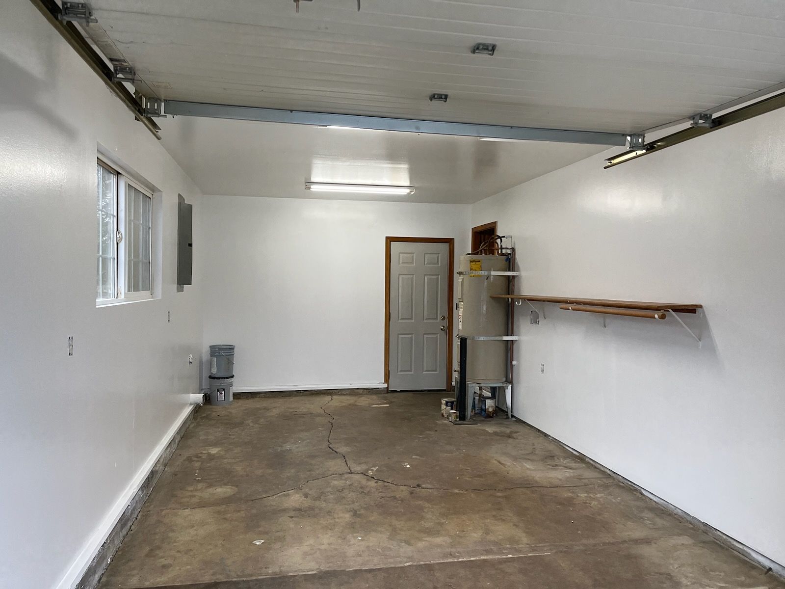 Empty space with white wall – Springfield, OR - Don Ball Custom Care Painting