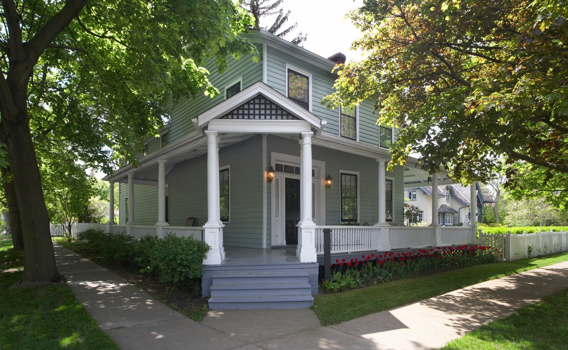Old restored house on the corner – Springfield, OR - Don Ball Custom Care Painting