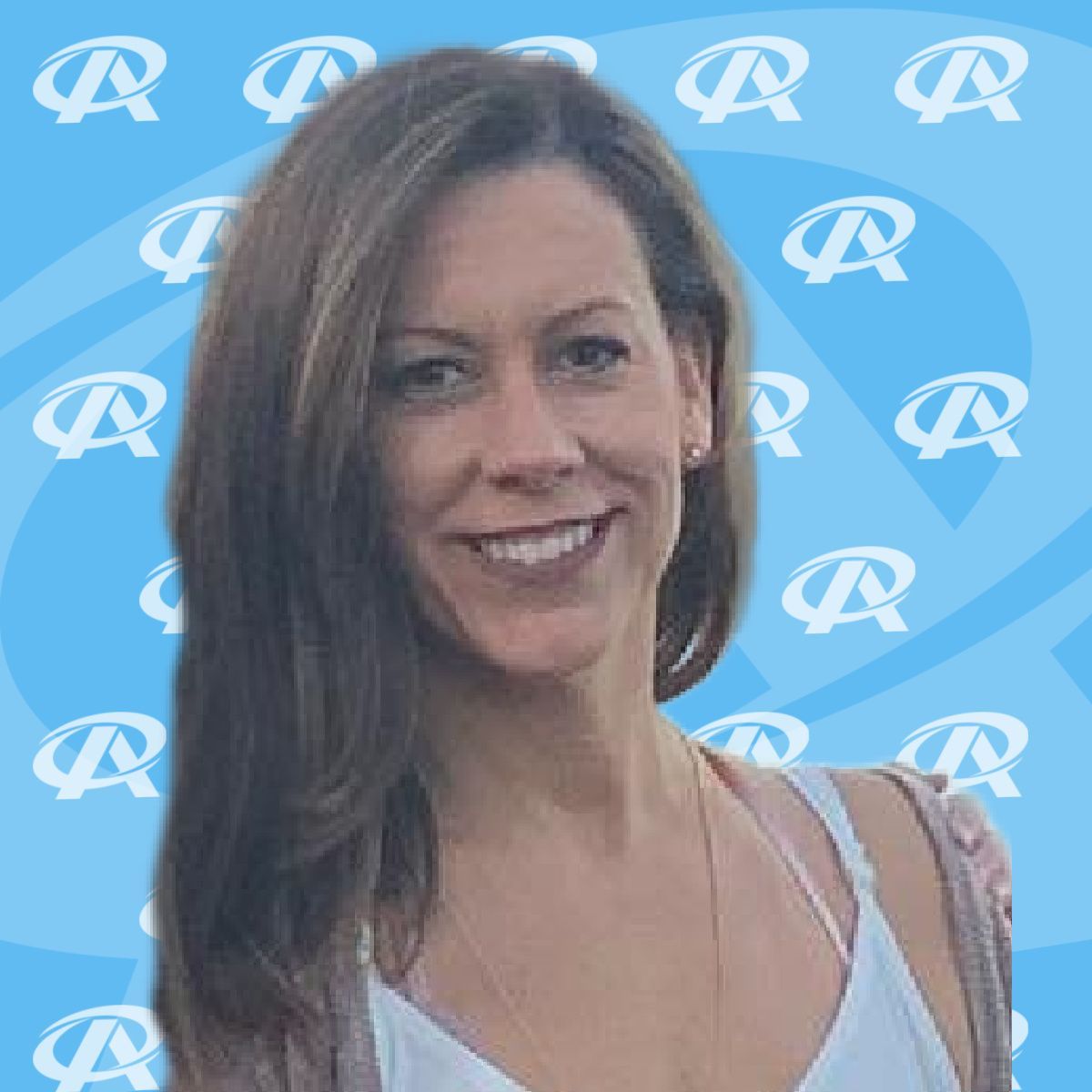 A woman is smiling in front of a blue background with the letter r on it.
