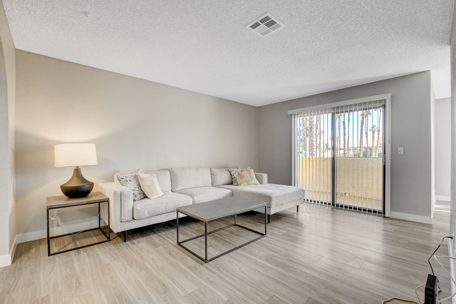 living room links to virtual tour page