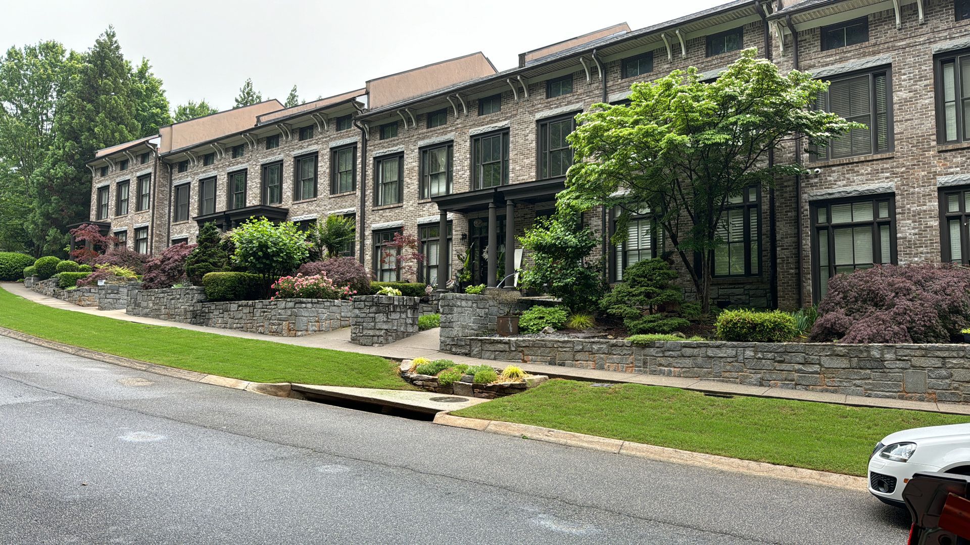 commercial property lawn mowing service