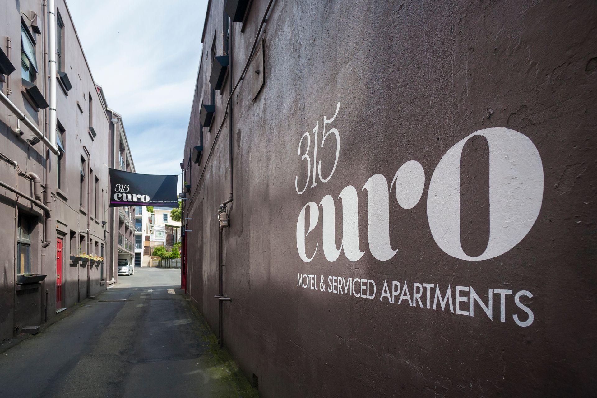 A building with the word euro painted on it