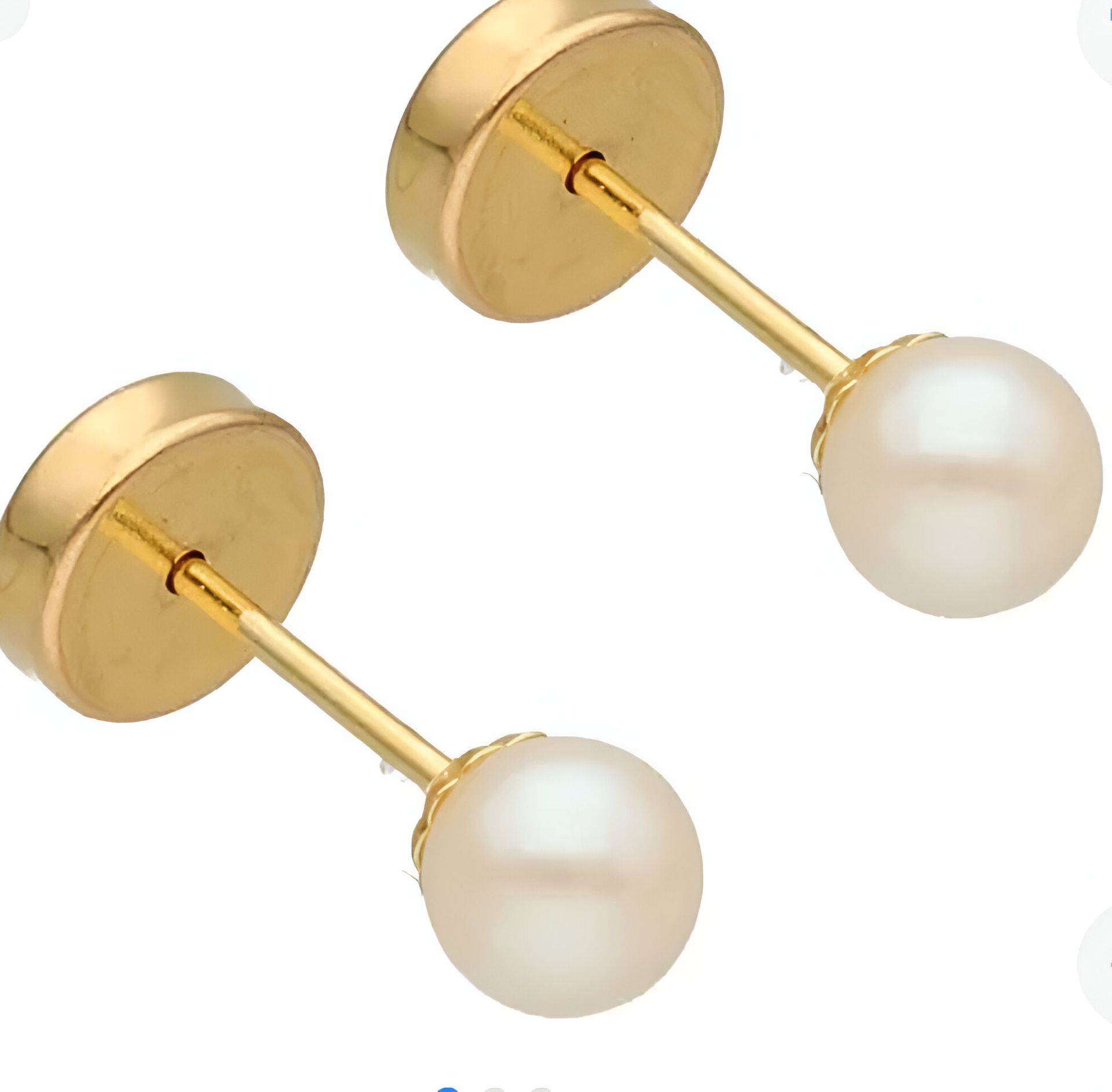 Un par de pendientes de oro con perlas.