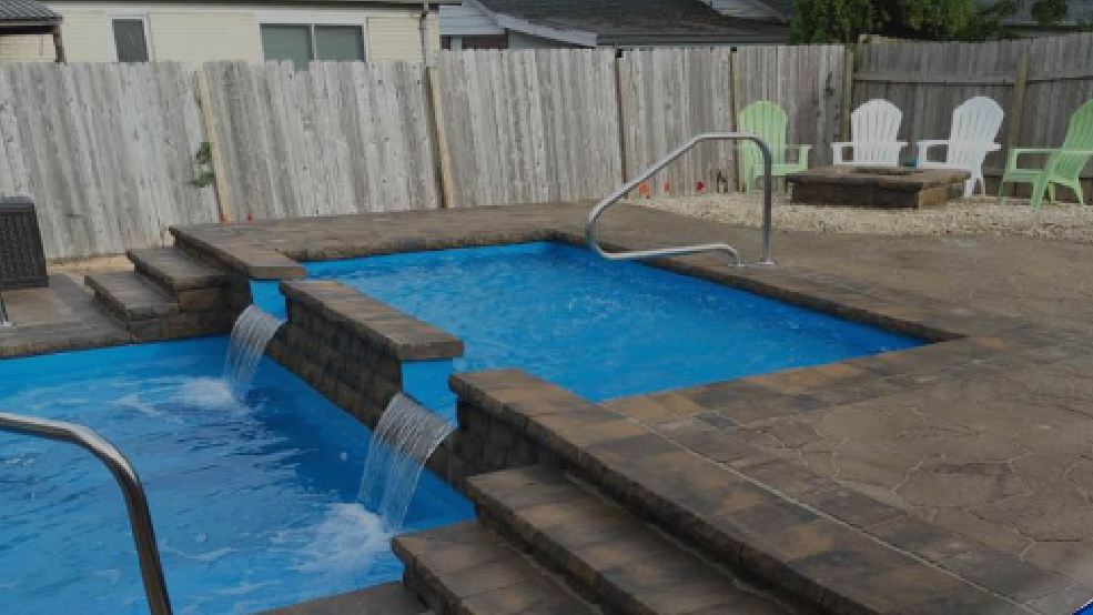 a optional tanning ledge addition in a rectangle shape