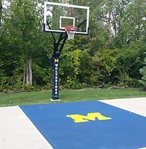 A basketball hoop is sitting on top of a blue court.
