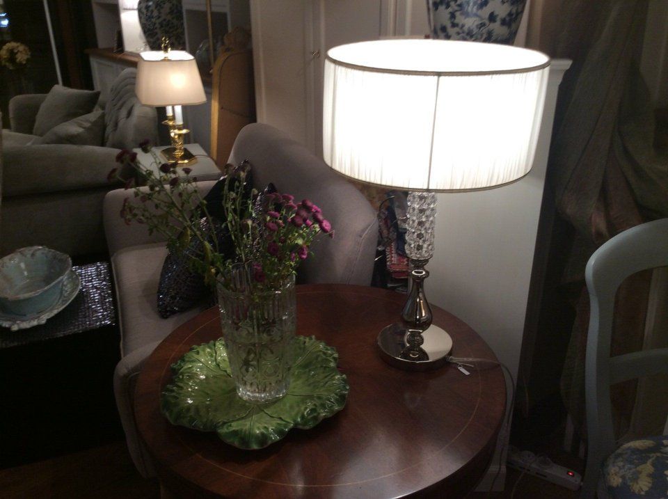 tavolo in legno per zona giorno