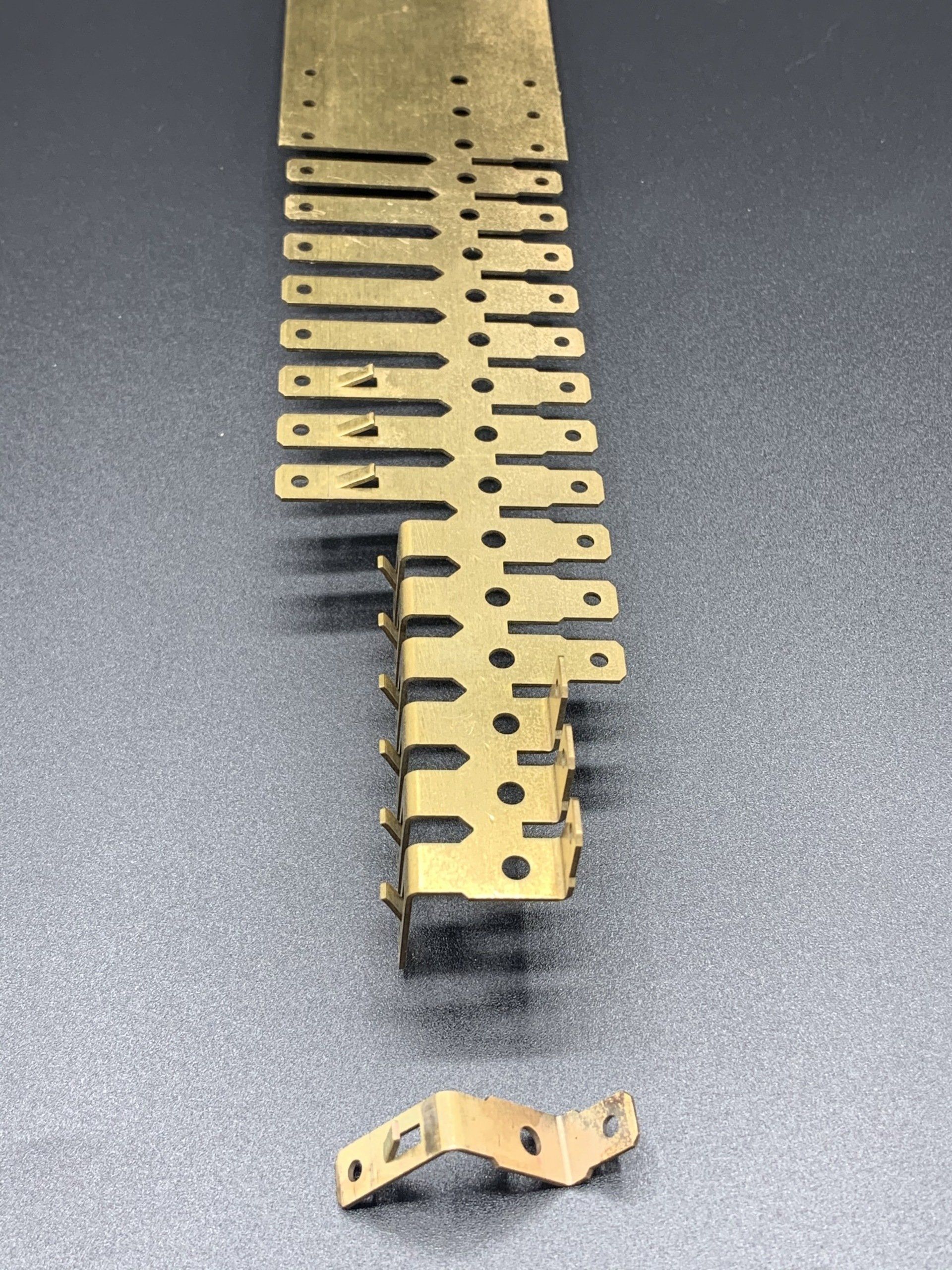 A row of brass pieces are sitting on a table.