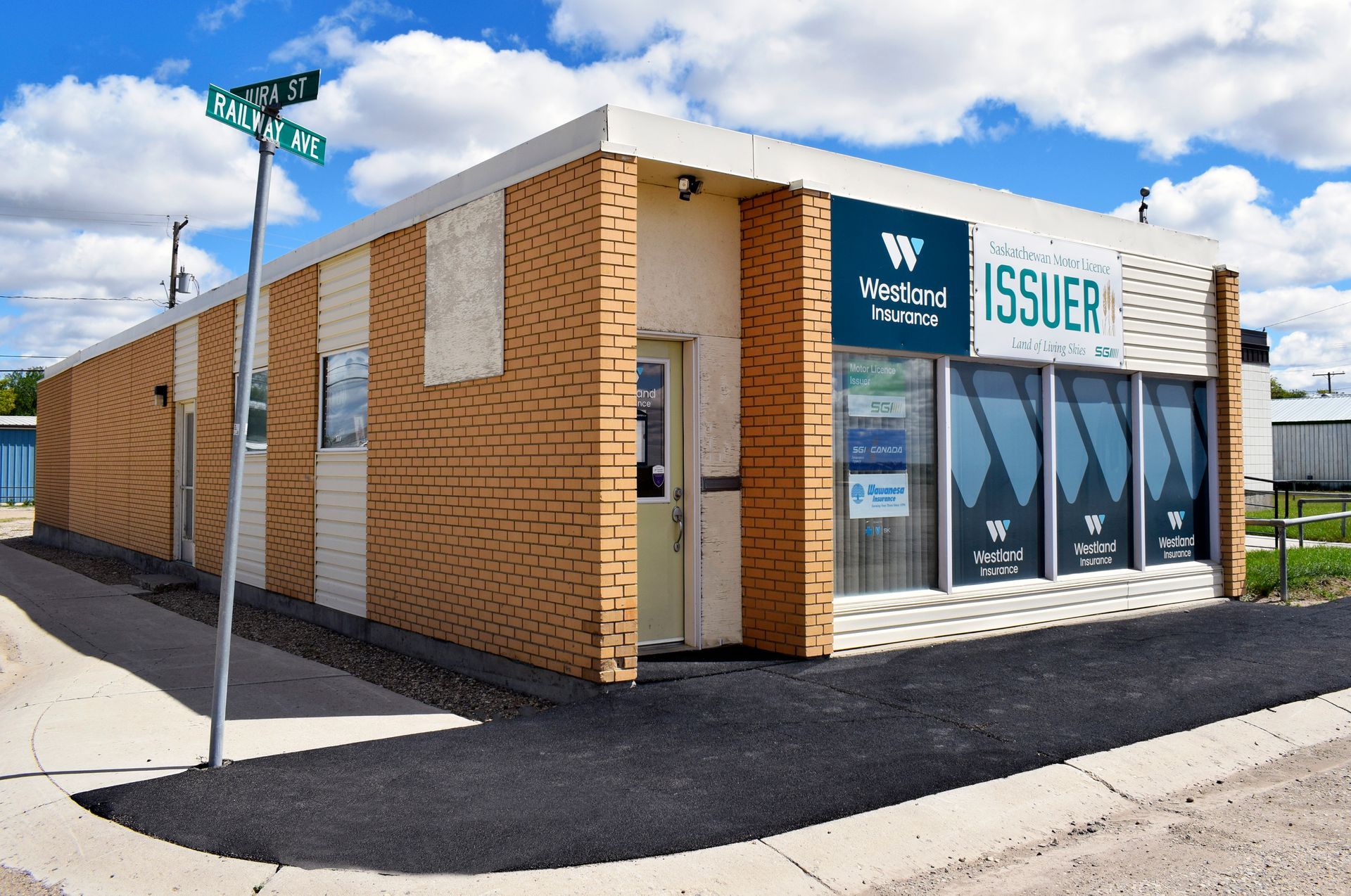 A brick building with the word issuer on it