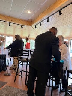 A group of people are sitting at tables in a restaurant.