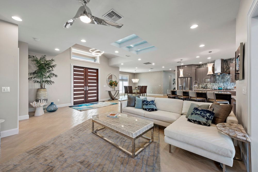 A living room filled with furniture and a ceiling fan.
