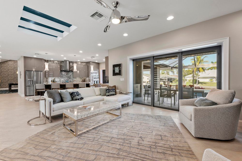 A living room filled with furniture and a ceiling fan.