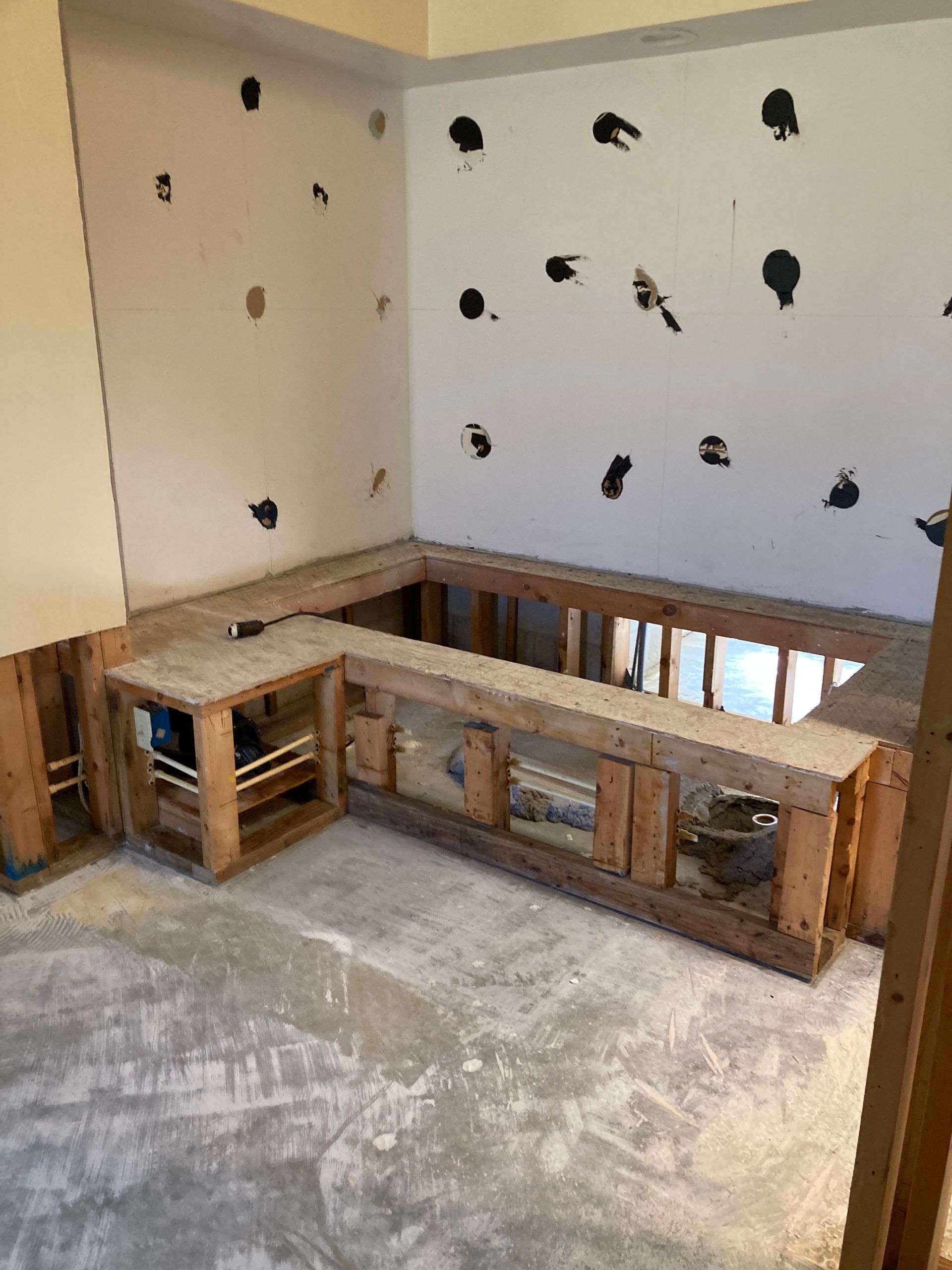 A room with a wooden railing and a concrete floor.