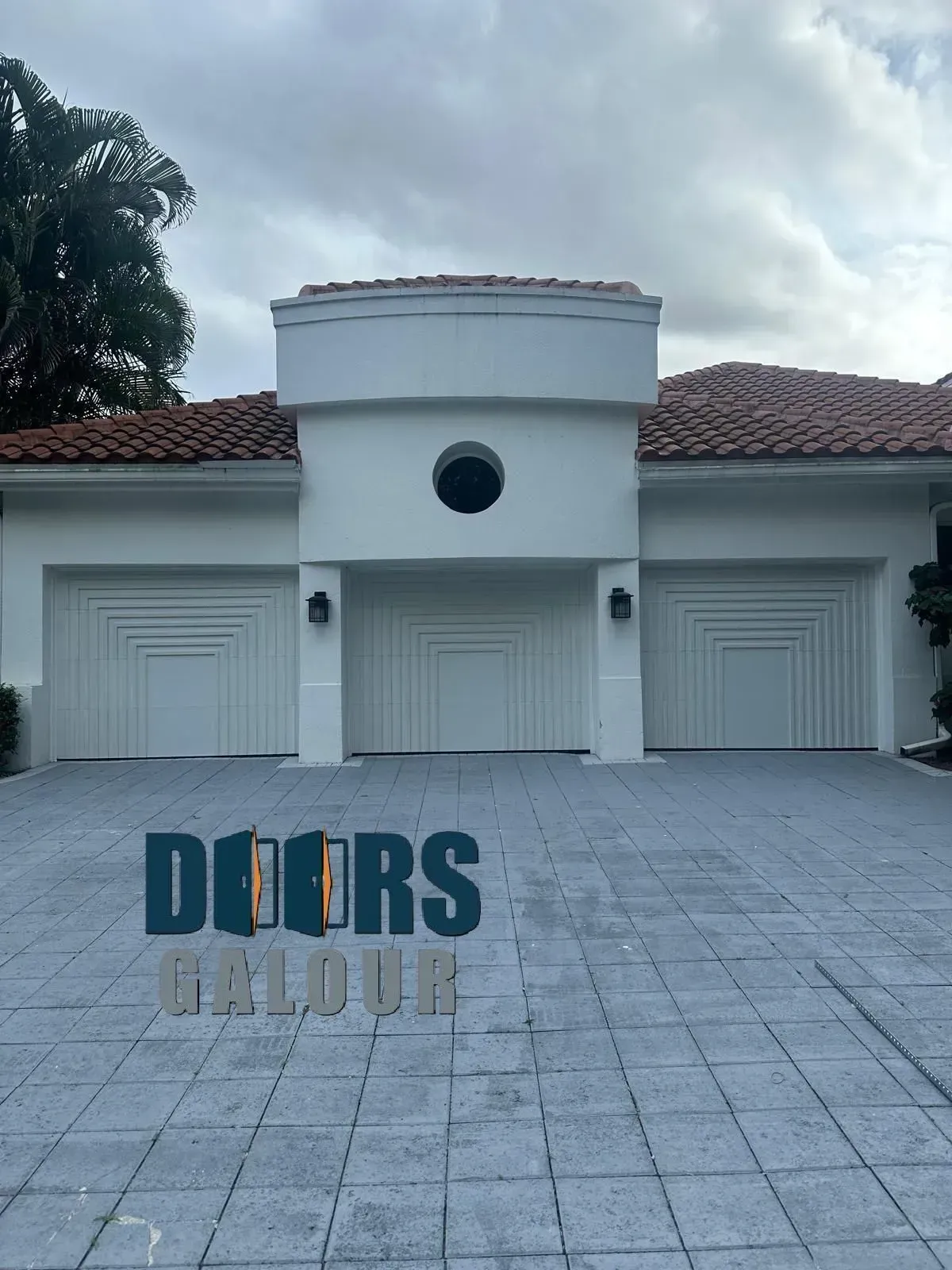 House with reinforced garage doors in South Florida