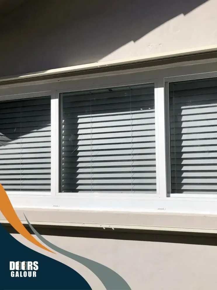 A picture of a window with blinds on it