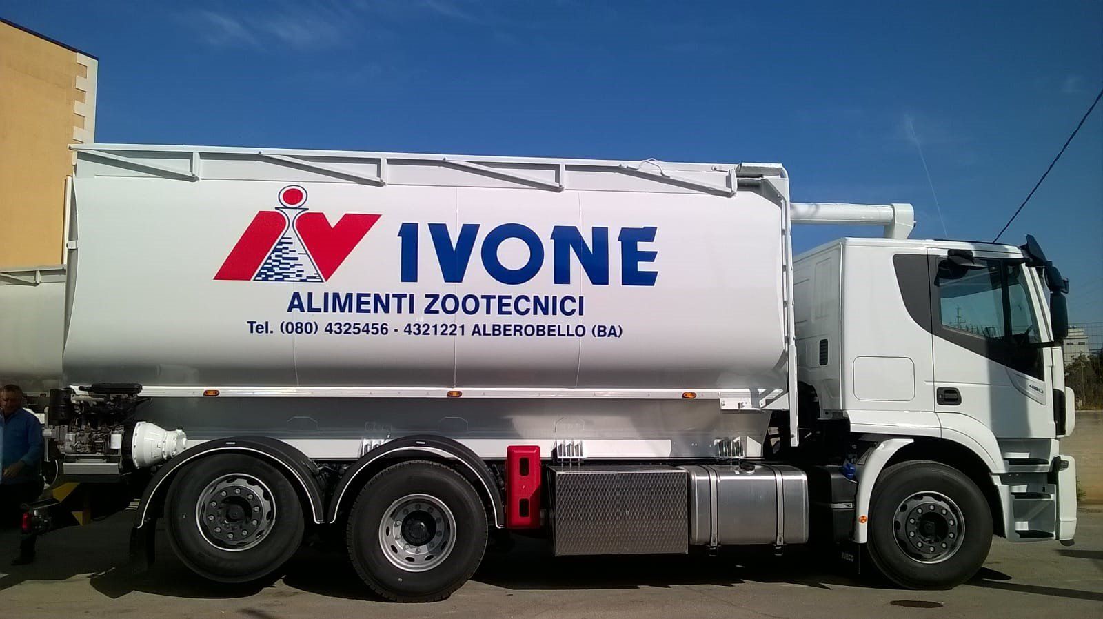 automezzo pesante su strada