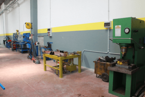 autofficina dall'interno