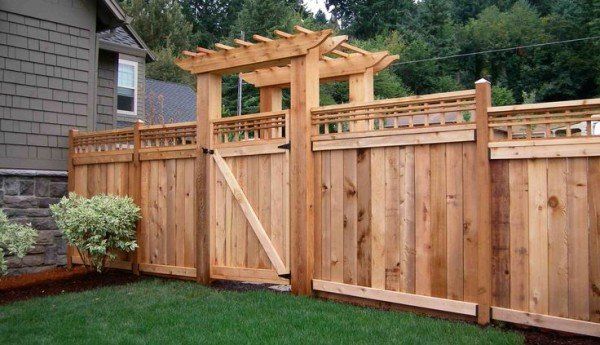 4 Reasons To Build A Wood Fence