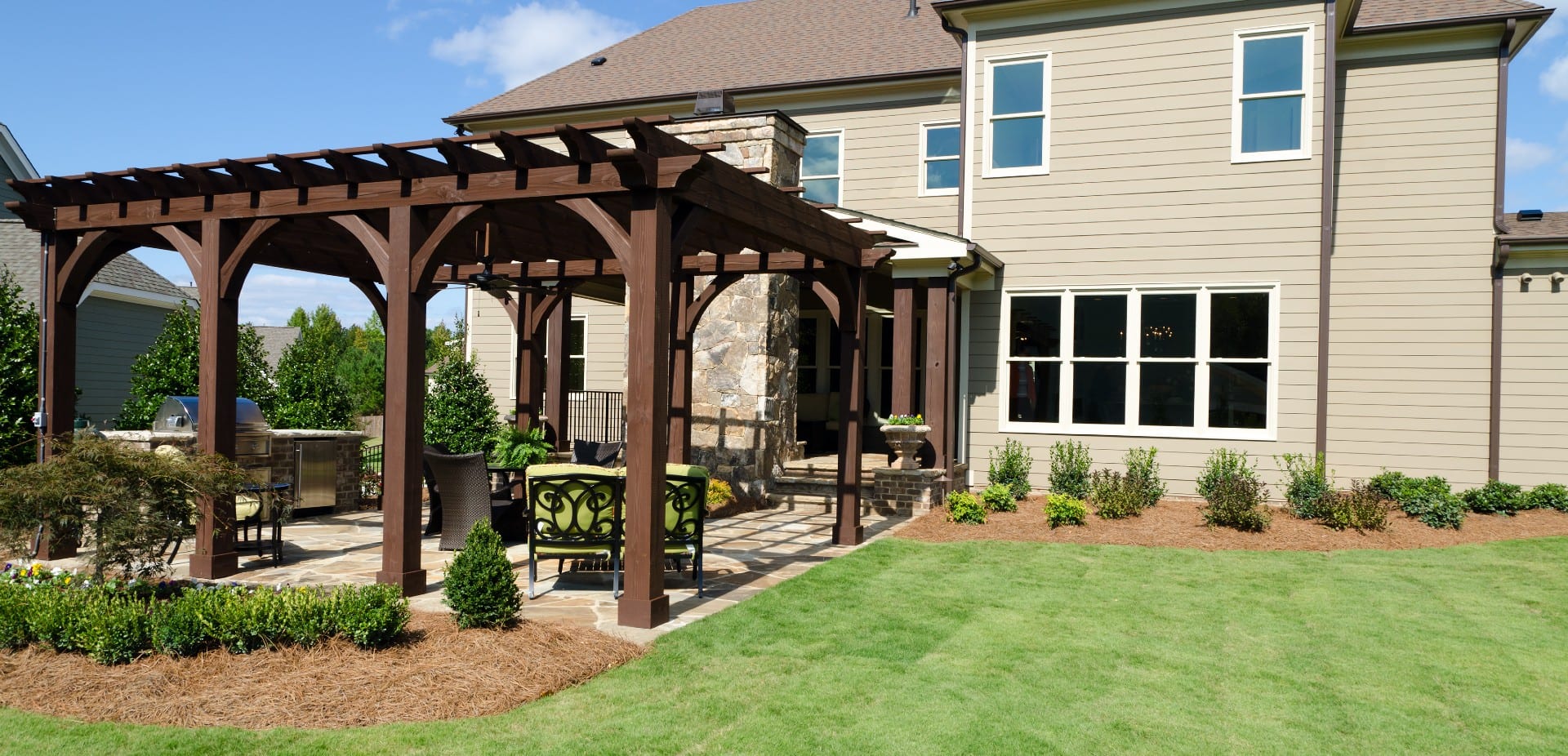 How A Pergola Can Bring Shade and Beauty to Any Yard