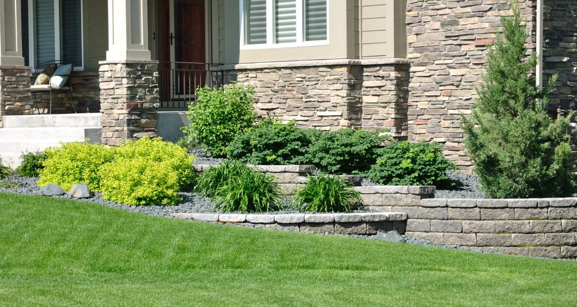 5 Reasons to Use Concrete for Your Retaining Wall