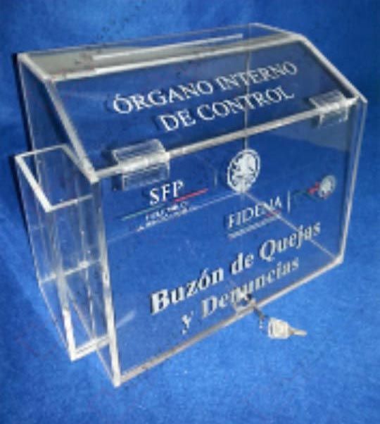 BUZÓN  DE ACRÍLICO GRABADO